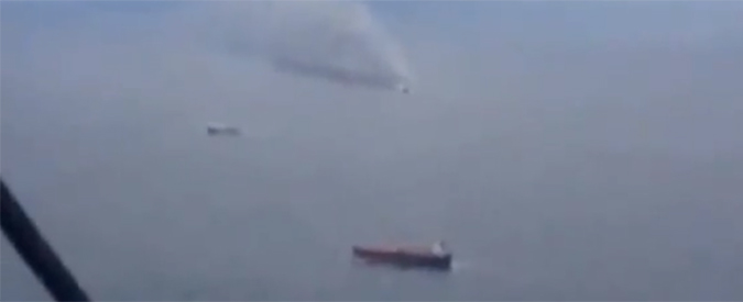 Copertina di Norman Atlantic in fiamme, le immagini dei soccorsi della Marina miliare italiana