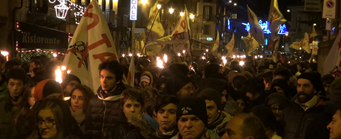 Copertina di NoTav, fiaccolata a Susa contro la Torino-Lione: “Nel pomeriggio nuova protesta”