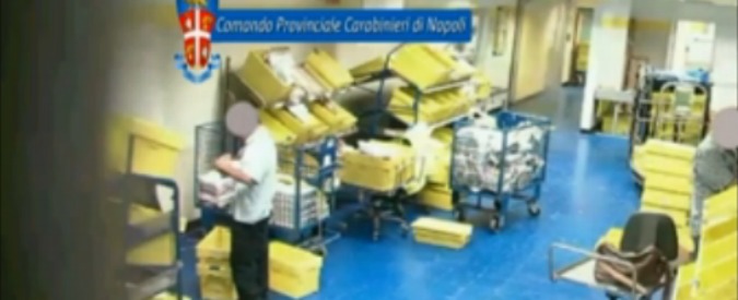 Copertina di Poste Italiane, rubavano e distruggevano corrispondenza: incastrati 3 dipendenti