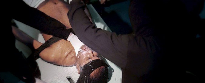 Tortura la figlia minorenne con il waterboarding: dirigente repubblicano arrestato negli Usa