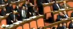 Copertina di Italicum, bagarre in Senato. Penna contro la Presidente durante votazione emendamenti