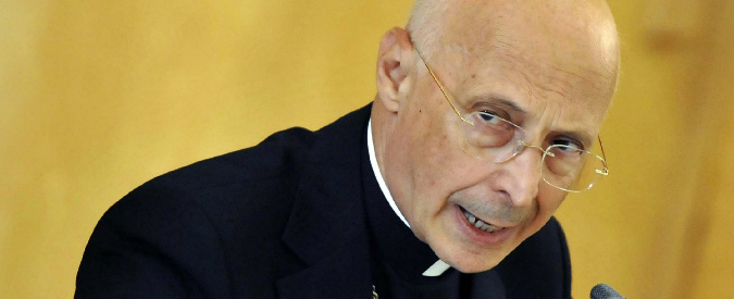 Copertina di Cei, Bagnasco: ‘Libri sul gender a scuola? Si vuole colonizzare mente dei bambini’. Il video