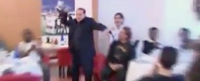 Copertina di Milan, show di Berlusconi a Milanello: “Torneremo in Champions, hip hip hurrà!'”