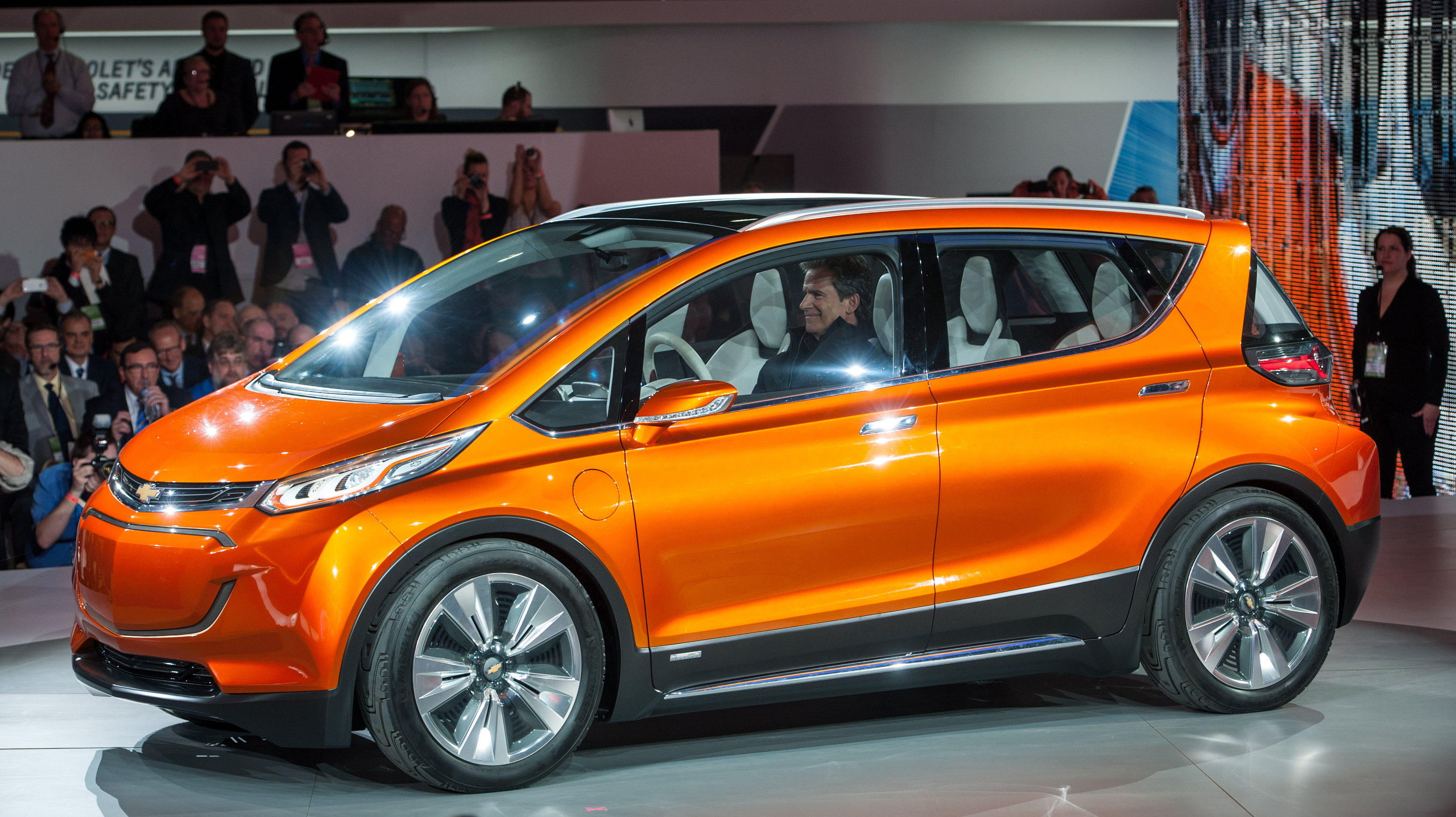 Salone di Detroit 2015, Chevrolet Bolt l'elettrica 'democratica' di GM