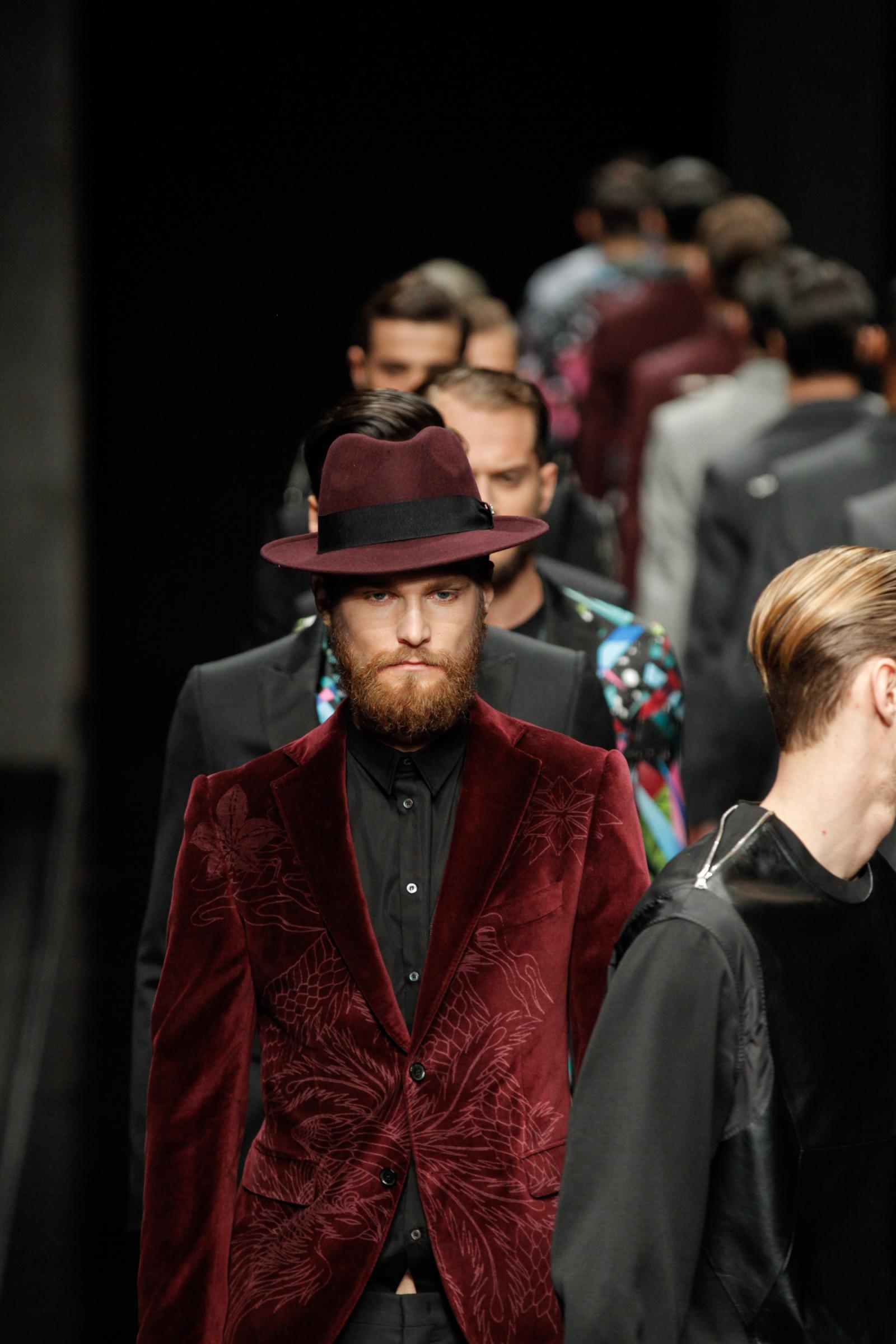 Il ragazzo sensibile, colto, ambientalista e femminista: spopola su TikTok (e non solo) il maschio performativo