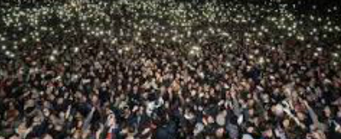 Copertina di Pino Daniele, in 100 mila a piazza Plebiscito a Napoli per l’omaggio al cantautore