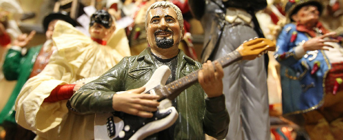 Copertina di Pino Daniele, napoletani delusi per funerale a Roma: ‘Lo volevamo qui per salutarlo’