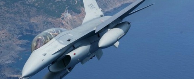Isis, primi raid degli F-16 Usa partiti dalla Turchia. “Colpiti obiettivi in Siria”