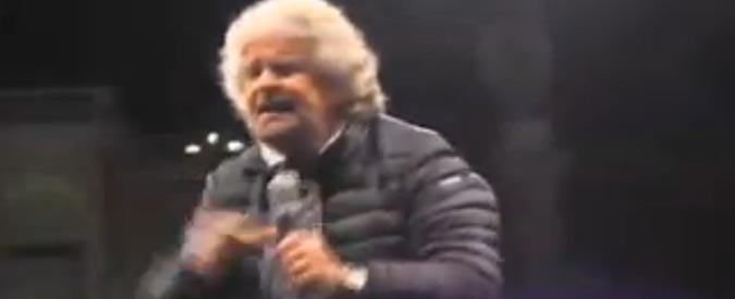 Copertina di Grillo: “Napolitano ha lavorato contro la democrazia”. E manda un ‘vaffa’ a Renzi