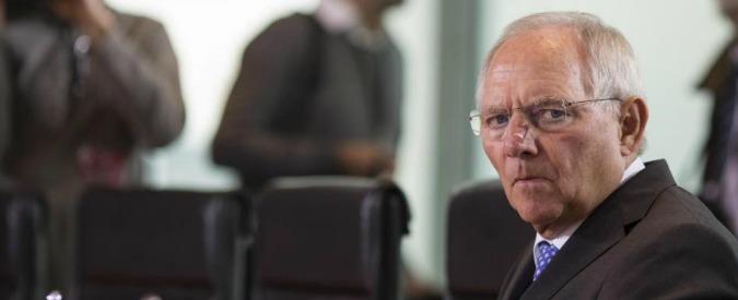 Volkswagen, Schaeuble: “Germania non vuole creare danni a industria dell’auto, è importante per il Paese”