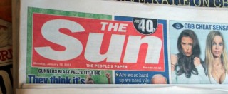 Copertina di The Sun, addio alle modelle in topless: il tabloid chiude la storica pagina 3