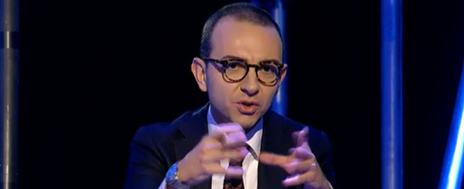 Copertina di Servizio Pubblico,  De Angelis: “Berlusconi è furibondo, dice che Renzi è un “dittatorello””