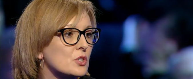 Copertina di Servizio Pubblico, Mara, “mamma volante”: “Dalle cave alle discariche”