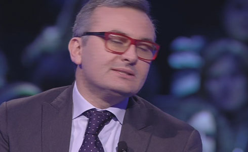 Copertina di Servizio Pubblico, Zanetti: “I 1264 italiani scudati non hanno mica partecipato a operazione ‘simpatia’”