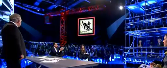 Copertina di Servizio Pubblico, Di Maio: “Terra dei Fuochi? Mancano studi della Regione Campania e dello Stato”