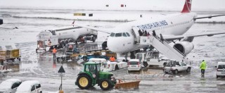 Copertina di Maltempo, neve in Emilia Romagna. Disagi all’aeroporto di Bologna