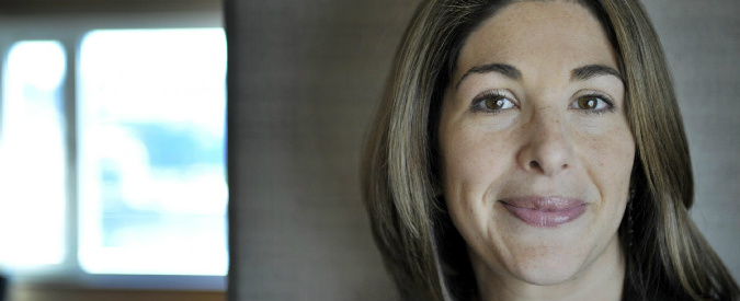 Copertina di Naomi Klein al Fatto.it: “Stipendi e sicurezza in Italia sacrificati in nome della crisi”