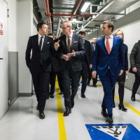 Matteo Renzi a Torino con il presidente Opel Karl Thomas Neumann e l’ad di GM Powertrain Europe Pierpaolo Antonioli 