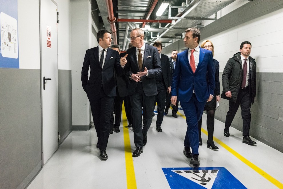 Matteo Renzi a Torino con il presidente Opel Karl Thomas Neumann e l’ad di GM Powertrain Europe Pierpaolo Antonioli 