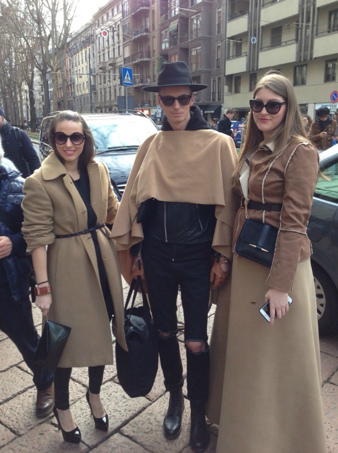 Milano fashion week 2015, il vero ‘spettacolo’? E’ fuori dalle sfilate
