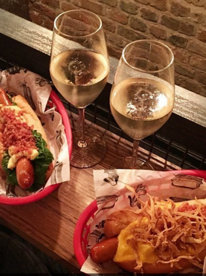 La ristorazione londinese a caccia di strani abbinamenti: aragosta e hamburger, hot dog e champagne