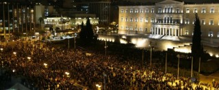 Grecia, migliaia in piazza contro la Bce: “No ai ricatti, non soccomberemo”