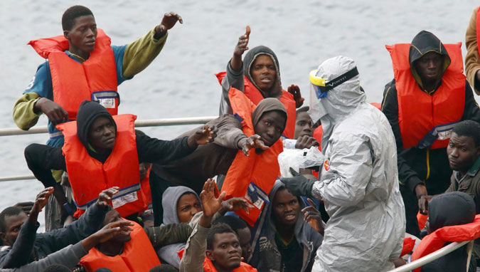 Naufragio Lampedusa, l’umanità si sta muovendo ma il mondo rimane a guardare
