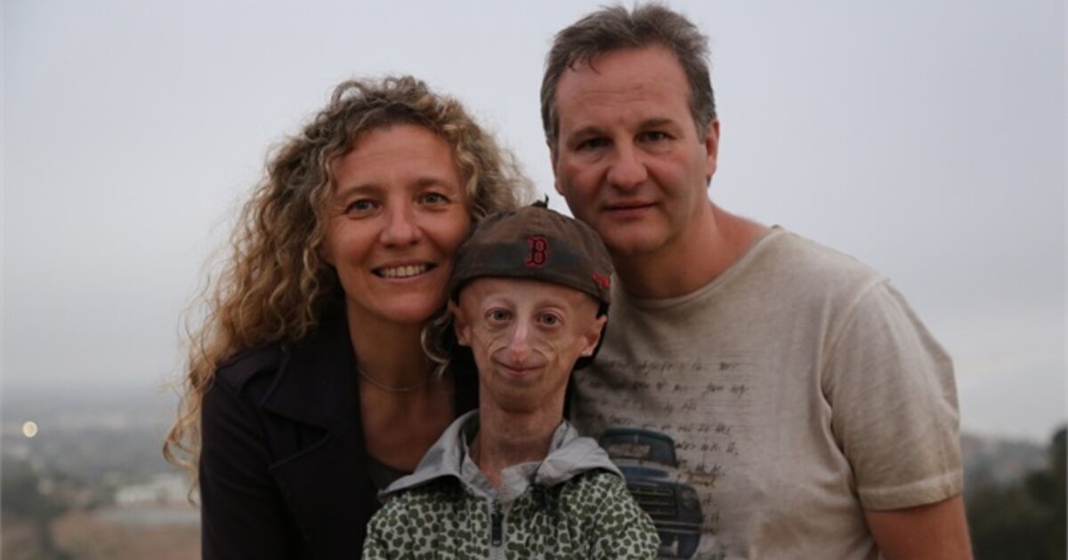 “Dopo la diagnosi di nostro figlio Sammy Basso eravamo impietriti. Progeria. Nel testamento ci ha scritto: tranquilli, è solo sonno arretrato”: così Amerigo Basso e Laura Lucchin