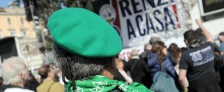 Lega a Roma, Salvini: “Renzi servo sciocco Ue”. E da piazza parte il ‘vaffa’ a premier