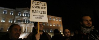 Copertina di Grecia senza soldi, svuota aziende pubbliche e fondi pensione per pagare salari