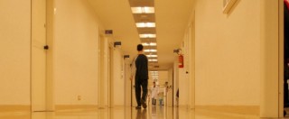Copertina di Napoli, 35enne muore in ospedale: “Lasciato al freddo”. Indagati 4 medici