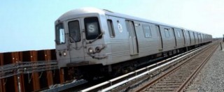 Copertina di Usa, scontro tra treno pendolari e auto alle porte di New York: sette morti