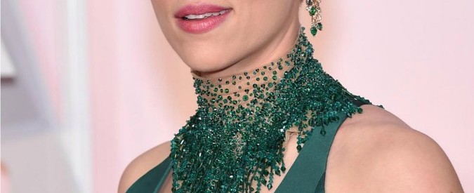 Oscar 2015, i look sul red carpet – Foto. Scarlett sorprende in verde e taglio rasato