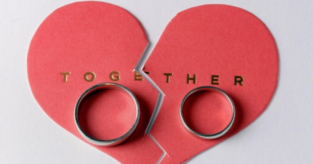 “Ho scoperto che era fidanzata e che cercava una terza persona per la relazione. Me ne sono andata senza pagare, ho sbagliato?”: il dilemma di una ragazza su Reddit