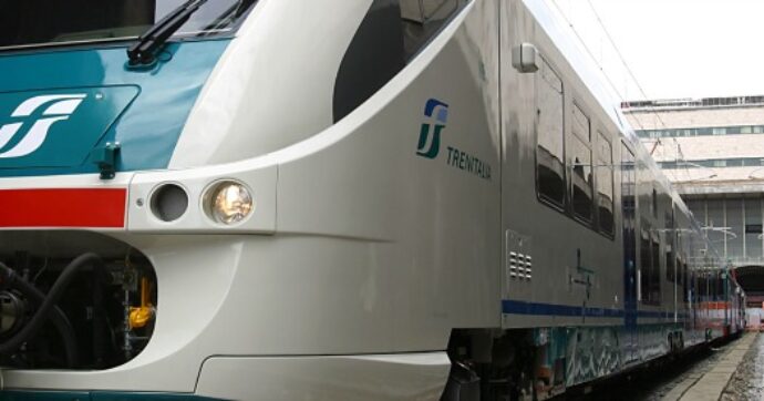 Staccò il dito di un uomo a morsi sul treno: condannato 35enne