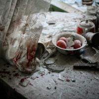 Sergei Ilnitsky (European Pressphoto Agency) – Primo premio nella categoria “General News, Singles” – I resti di una tavola nel centro di Donetsk, in Ucraina, dopo i bombardamenti.