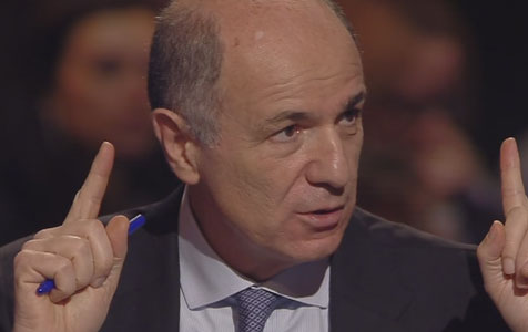 Copertina di Servizio Pubblico, Passera: “L’Europa ci garantisce un minimo di stabilità”