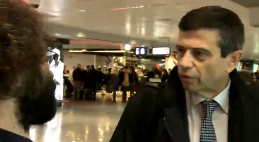 Copertina di Servizio Pubblico, Bertazzoni e Lupi all’aeroporto: la difesa del ministro