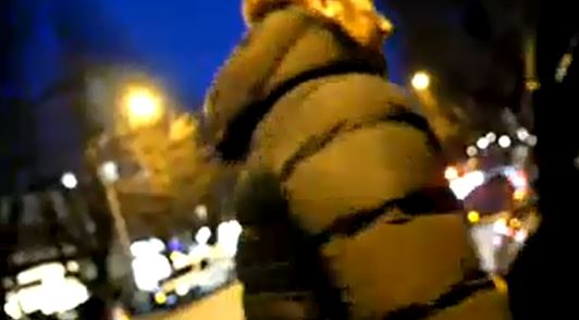 Copertina di Servizio Pubblico, il residence di Totti. E lui non risponde alle domande del giornalista