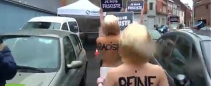 Copertina di Francia, Femen accolgono l’arrivo della Le Pen al seggio con cartelli: ‘Io sono fascista’