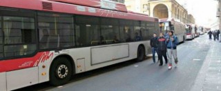Copertina di Reggio Emilia, bus per studenti a fuoco e guasti: “E’ allarme sicurezza trasporti”