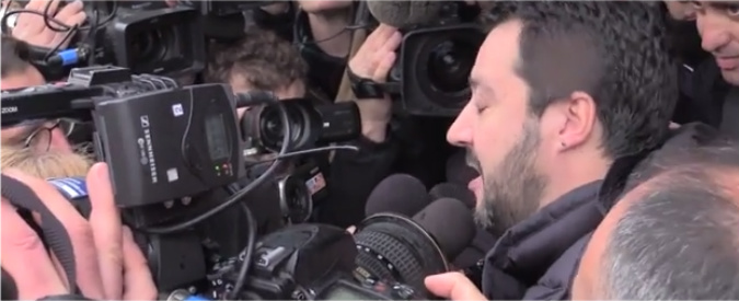 Copertina di Profughi, Salvini a Mineo: “Alfano spieghi come hanno speso 150 milioni per i centri”