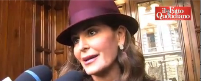 Copertina di Riforme, Santanché (Fi): “Disobbedirò a Berlusconi. E’ per il suo bene”