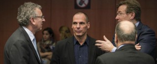 Copertina di Grecia, Varoufakis per combattere l’evasione si inventa anche una lotteria
