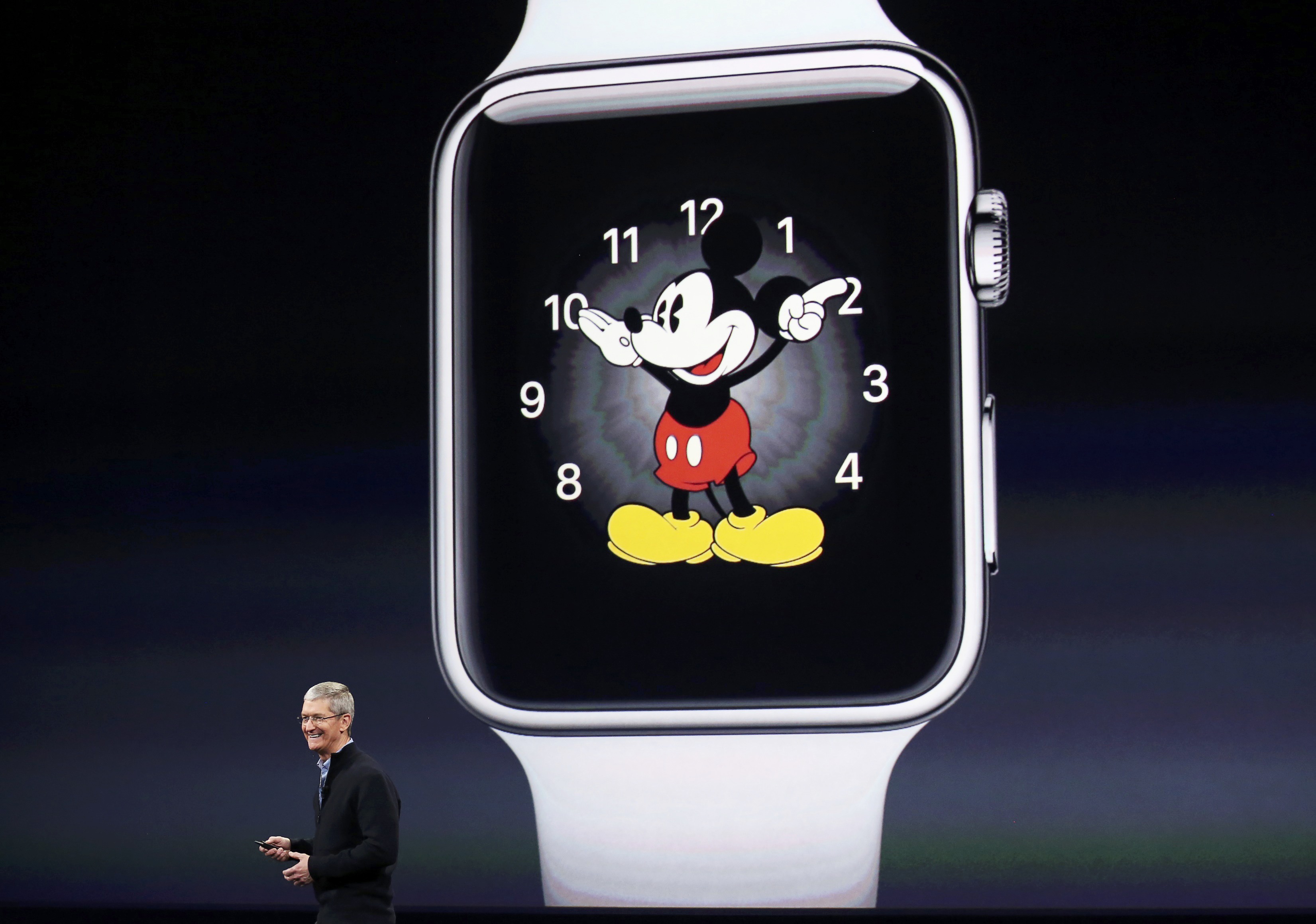 Apple часы на экране. Микки Маус на Эппл вотч. Микки Маус на часы эпл вотч. Циферблаты для Эппл вотч Микки Маус. Эпл вотч часы экран Мики.