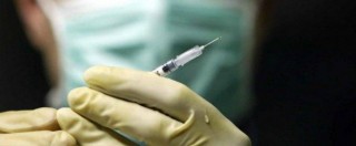 Copertina di Meningite, vaccinazione per 140 persone dopo morte di due studentesse. Il virologo: “Azzerare portatori sani”