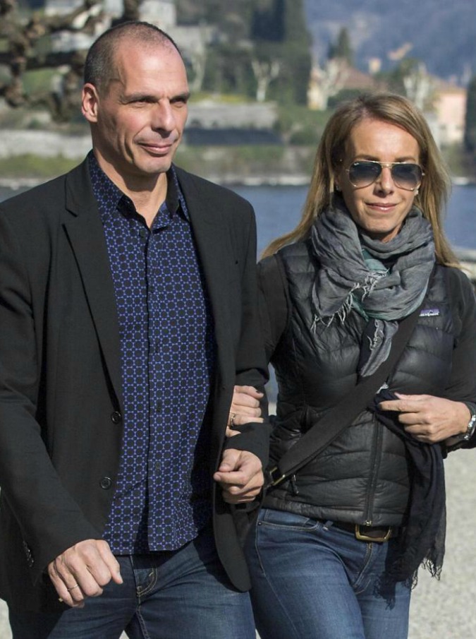 Varoufakis su Paris Match, bufera sul web contro ministro greco. E lui si pente