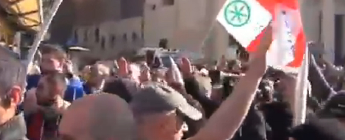 Copertina di Salvini a Roma, vox in piazza fra i fascio-leghisti: “Secessione? Una balla di Bossi”