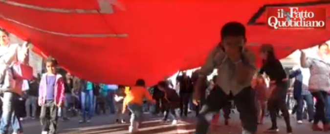 Copertina di Roma, corteo movimenti lotta casa: “Stop sfratti, troppe famiglie senza sicurezza di un tetto”