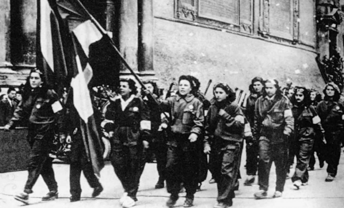 25 aprile, la Resistenza delle donne: Staffette e combattenti, in prima  linea nei campi nemici - Il Fatto Quotidiano